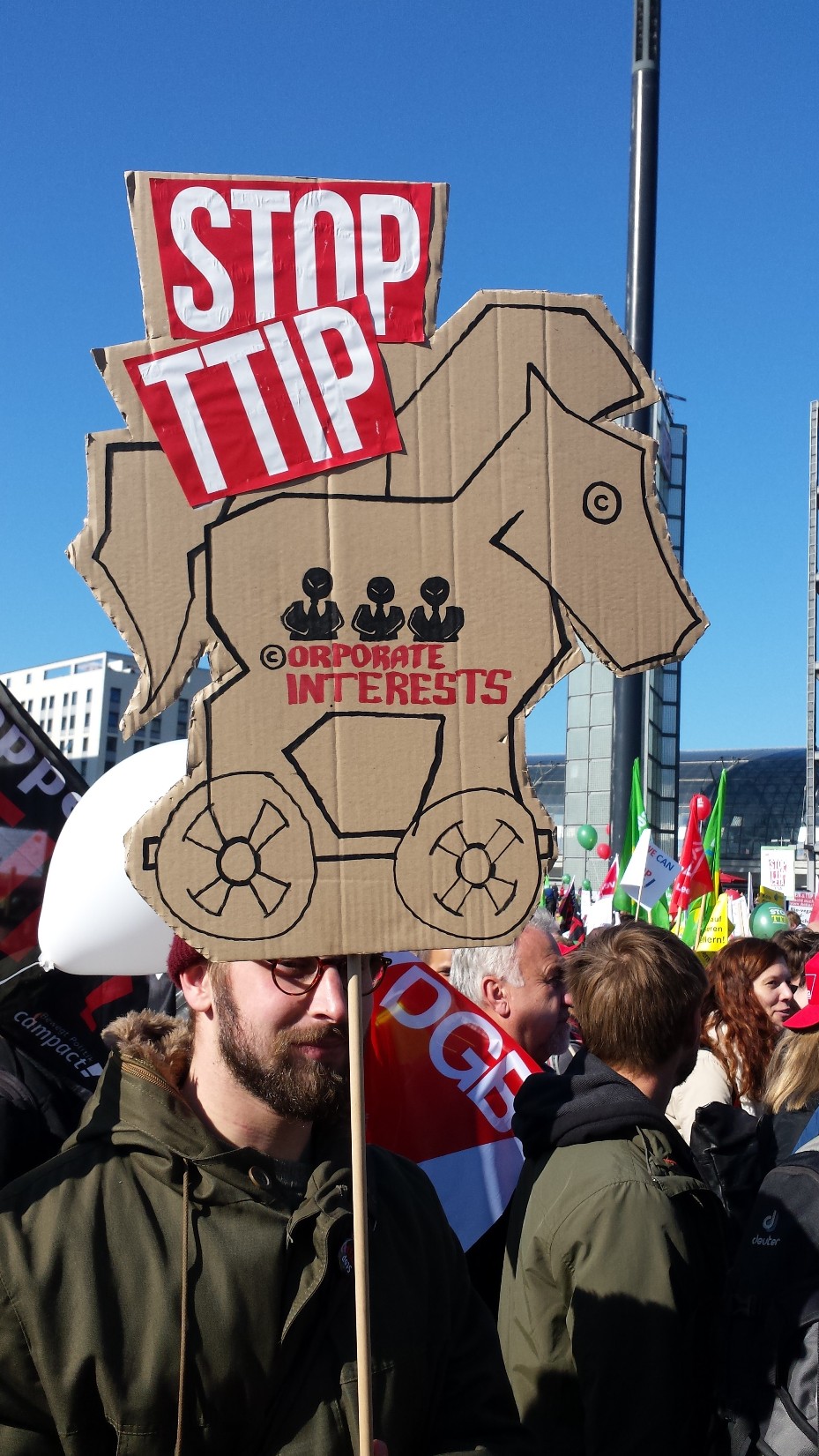 Bild 3 Stopp TTIP Demo Berlin klein 10.10.15